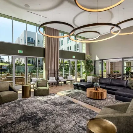 Bright Home 10 Min to Disneyland Pool & GYM