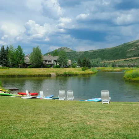 Perfect Getaway! Lakeside at Deer Valley 4bd – Pool, Hot Tub, A/C, Walk to Slopes & Main St