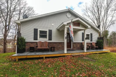 3 Bdrm Spacious Home w Game Room.  Just Minutes from Wgi & Wine Trail. 왓킨스 글렌 주립공원 주변 호텔