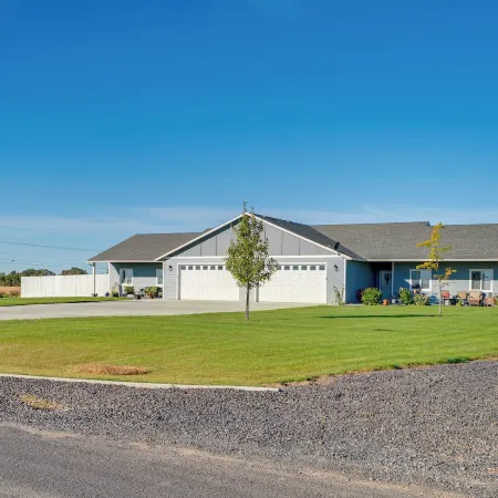 Walk to Moses Lake! Family Home w/ Fenced Yard