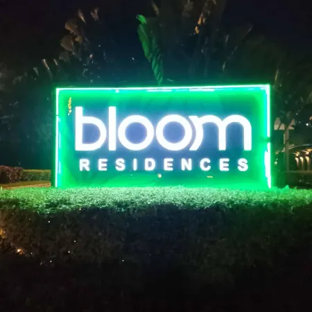 Near SM BF & Shopwise Slex Accessible 2BR for 4