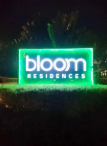 Near SM BF & Shopwise Slex Accessible 2BR for 4