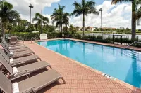 Hawthorn Extended Stay by Wyndham West Palm Beach - Beach