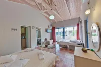 Rouda Bay Beach Hotel - Balkoner