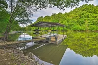 Lake Barkley Home Private Dock, Kayaks, Fire Pit! - chambre d’hôtes
