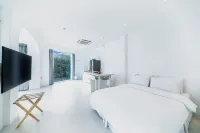 Pohang above Blue Pool Villa