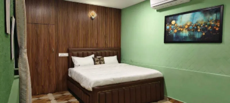 Himalaya Pool & Resort Hotel di 
