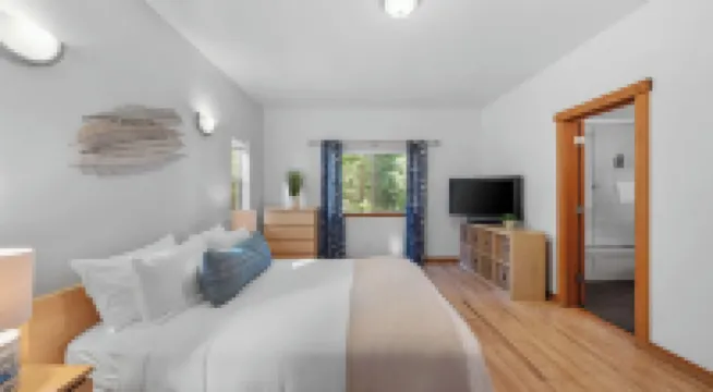 Moosetrack by AvantStay Cozy Cabin w Hot Tub in the Heart of Tahoe Donner