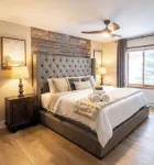 Spacious Lakefront Villa I 4 Bd 3 Bath I Sleeps 11 I Ski I Golf I Bike Hotels in 