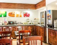 Quality Inn & Suites Coliseum - Frühstück
