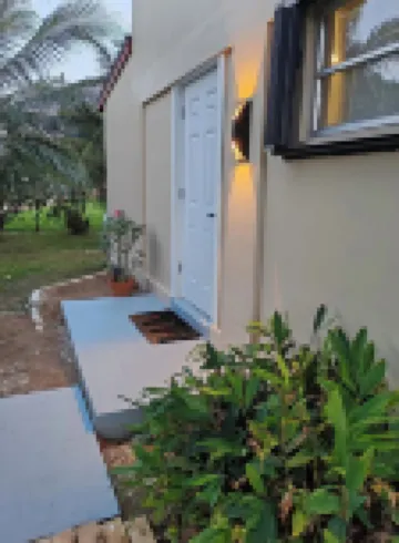 Slice of Paradise- 2 mins from Spotts Beach!