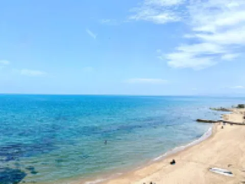 L'Écume Blanche - apartment with feet in the water Hotels in 