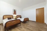 HH 04 - Bedroom 4 in Olive Hills Guesthouse - Pensions