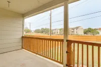 Suburban San Antonio Stay Near Parks & Hospitals - Wifi