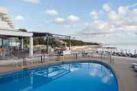 Oasis Beach Hotel - Ocean View
