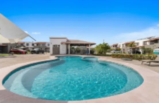 モダン プール サイド ハウス