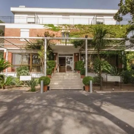 Hotel Giardino d'Europa Отели рядом с достопримечательностью «Станция метро Subaugusta»