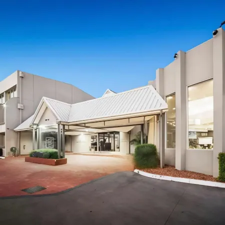 Ciloms Airport Lodge