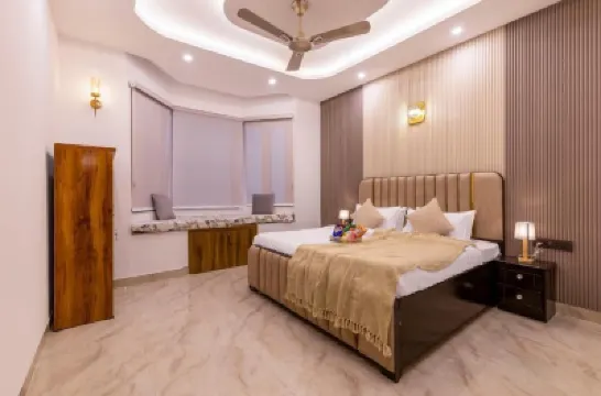 Elivaas Vedaaz 4 BHK Farmhouse With pool Hotels in 