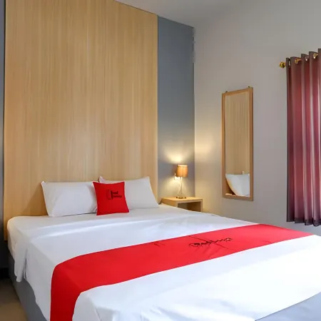 RedDoorz Syariah Near Alun Alun Tegal