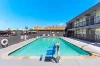 Econo Lodge Gallatin - Metro Nashville - piscine