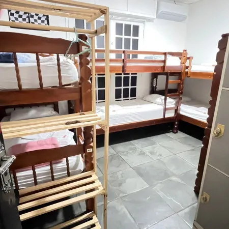 Coachhostel7 Отели рядом с достопримечательностью «Концертный зал Credicard Hall»
