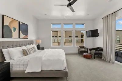 Villa #24 at Bloomington Country Club 4 Bedroom Townhouse  호텔