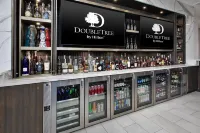 DoubleTree by Hilton Detroit Novi - bar