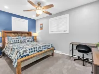 Cozy Den Retreat - Hot Tub - Game Room - BBQ - Fire Pit Min to Downtown Denver Hotels in Sherrelwood