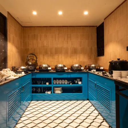 Hotel Bluestone Nehru Place by the Cosy Hotels Отели рядом с достопримечательностью «Храм Лотоса»