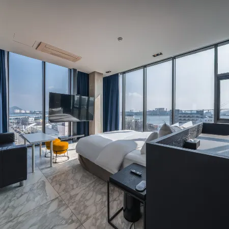 HARBOR BRIDGE HOTEL