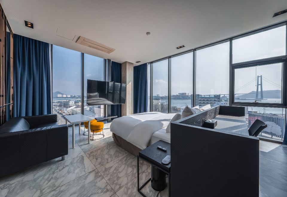 Gwangyang Harbor Bridge Hotel - Housity