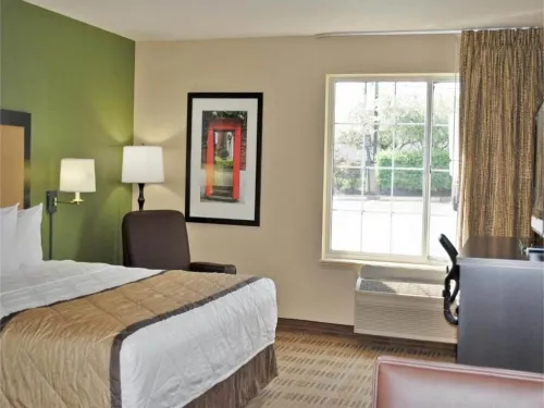 Extended Stay America Suites - Philadelphia - Horsham - Dresher Rd - Parking