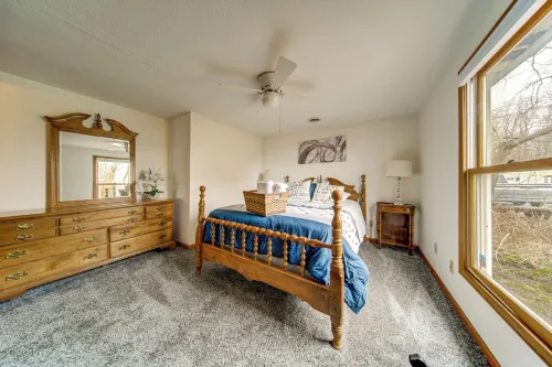 Lakeside Living on Wine Trail! Geneva Home w/ Deck - Homestays