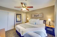 Unwind Fireside: Ozark Mtn Condo w/ Resort Perks! - Parkplatz
