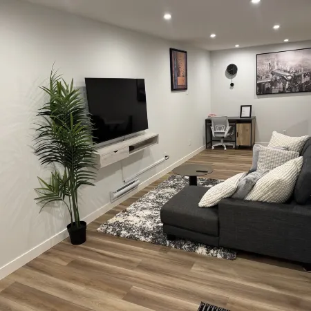 Five‑Star Inspired Private Suite- Downtown Access