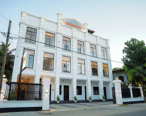 Ruhunu Holiday Inn Hotels in Kataragama