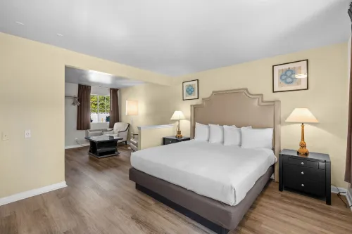 Rose Garden Inn - parking