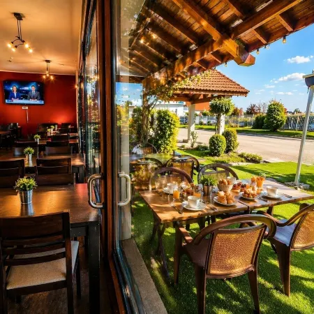 THE ORIGINALS CITY, HOTEL MACON SUD Отели в г. Шентре