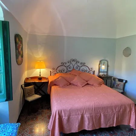Ligur. Mansion from the 12th century for 2/3 P., in mountain village, 10 km to the sea