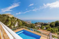 Villa Oliva with private heated pool and amzing views