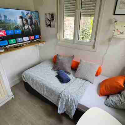Les Glycines - Studio 9m2 Cosy et Reposant 1p Rooms