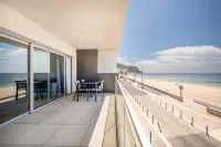 GuestReady - Golden sea view retreat - Strand
