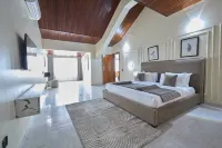 THE CARRINGTON SUITES