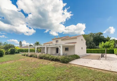 Villa in Occitanie with Private Pool فنادق في 