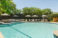 DoubleTree by Hilton Austin Northwest - Arboretum - Pool