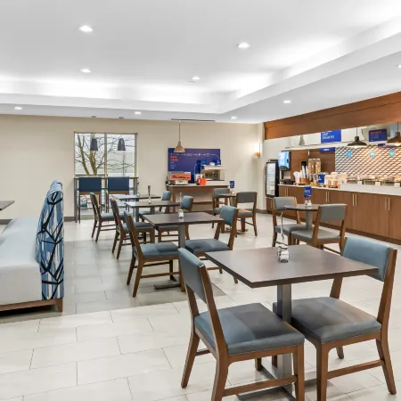 Holiday Inn Express & Suites Hebron - Cincinnati Airport by IHG