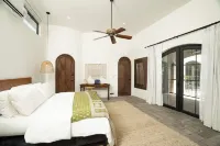 Steps from the Beach ! Stunning Villa w/ Concierge, Doorman.