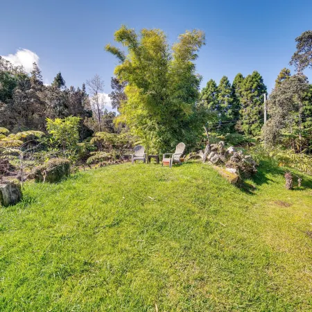 Rainforest Retreat w/ Hot Tub: Mins to Nat'l Park!