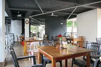 Peravel Beach Holiday Home
